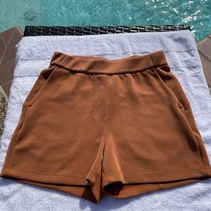 Lululemon Shorts high rise size 6 small